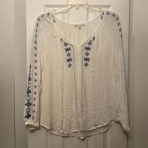 Daniel Rainn White Blouse with Relaxed Fit and Lightweight Fabric